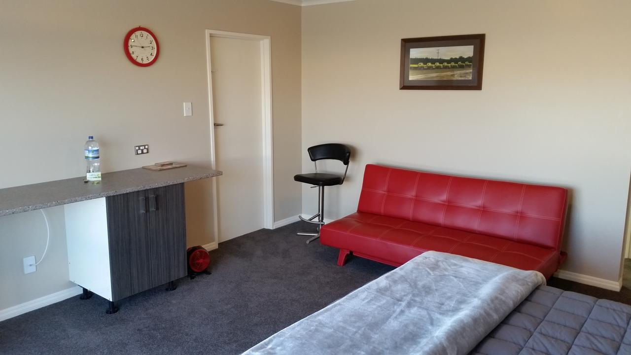 Moeraki Boulders Motel Hampden Екстериор снимка