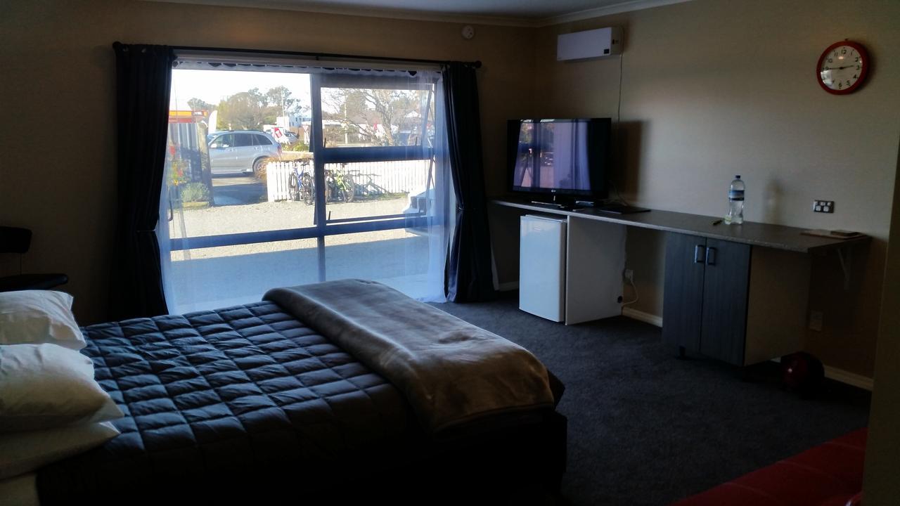 Moeraki Boulders Motel Hampden Екстериор снимка